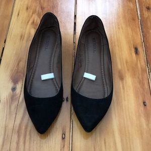 Pointed toe flats